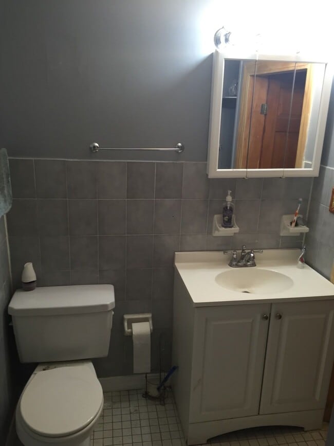 Building Photo - 739 Parker St