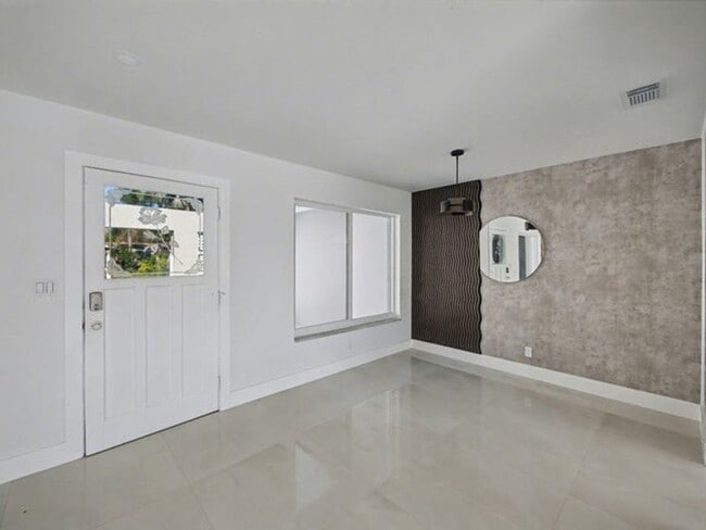 Building Photo - 1940 NW 32nd St