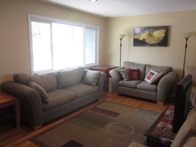 Foto del edificio - 3 Bed 2 Bath Martin Acres Home With Large Backyard & Flatiron Views!