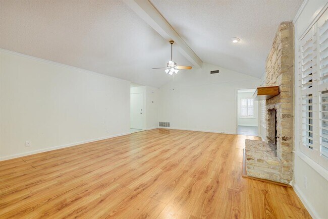 Building Photo - 1704 Foxfire Dr