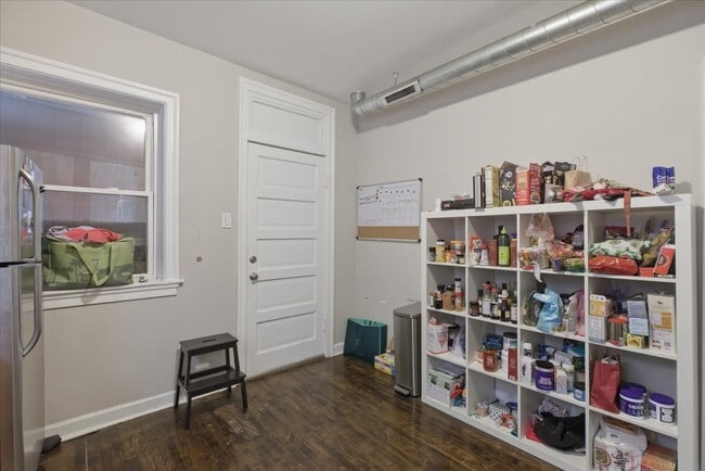 Foto del edificio - 1038 N Kedzie Ave