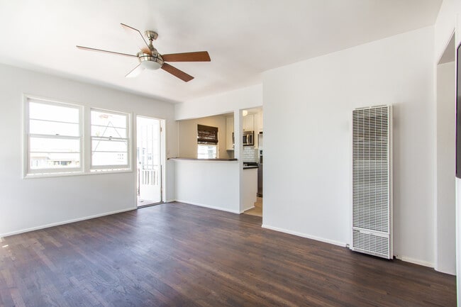 Building Photo - 502 Poinsettia Ave