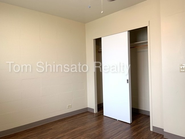 Building Photo - Ground floor one bed on Liliha Street!