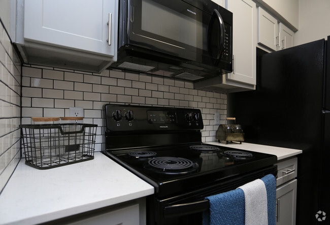 Interior Photo - Oakwood Creek