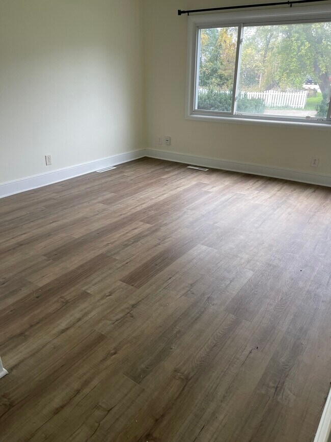 104 W Valley View Dr, Lakemoor, IL 60051 Condo for Rent in Lakemoor