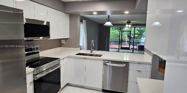 Foto del edificio - 3625 Coral Springs Dr