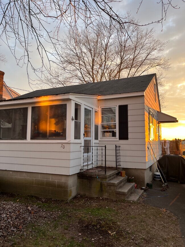 70 Chalker Beach Rd, Old Saybrook, CT 06475 House Rental in Old