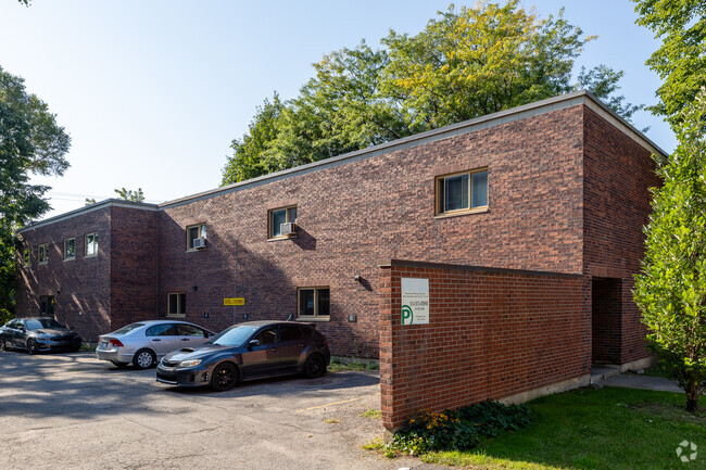 Building Photo - Habitations Place Hillside