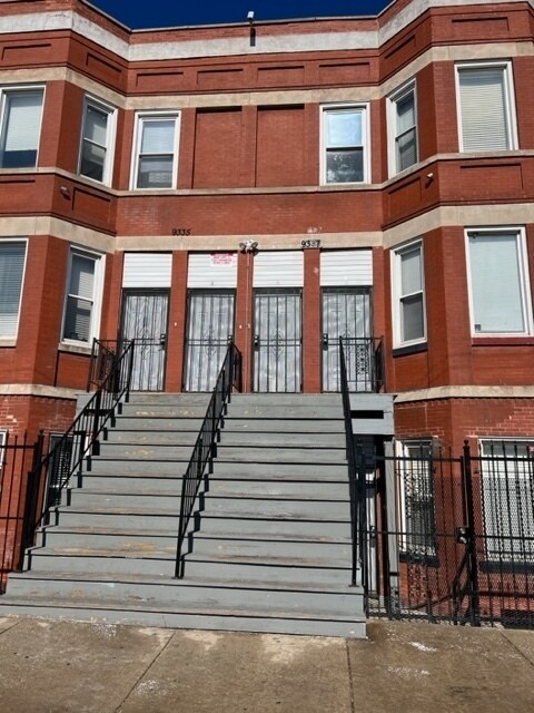 Foto principal - 9337 S South Chicago Ave