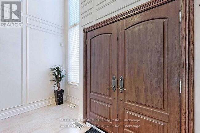 Building Photo - 45 Pinewood Dr