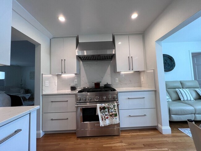 Foto del edificio - 98 E Border Rd