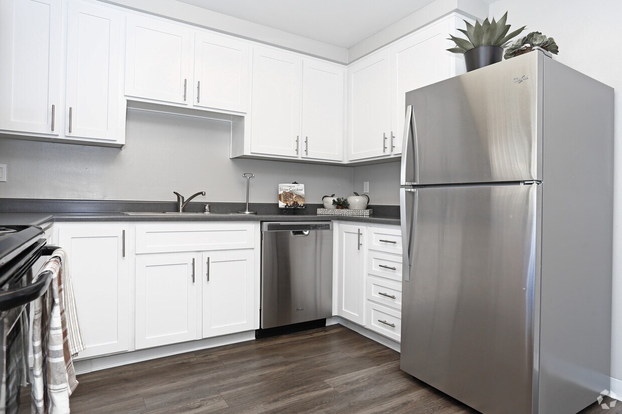 Ironwood 5643 Charlotte Way Livermore, CA Apartments for Rent in