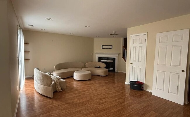 Building Photo - 17 Mulberry St