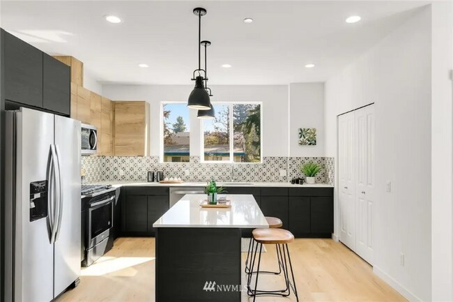 Building Photo - 2156 N 185th St