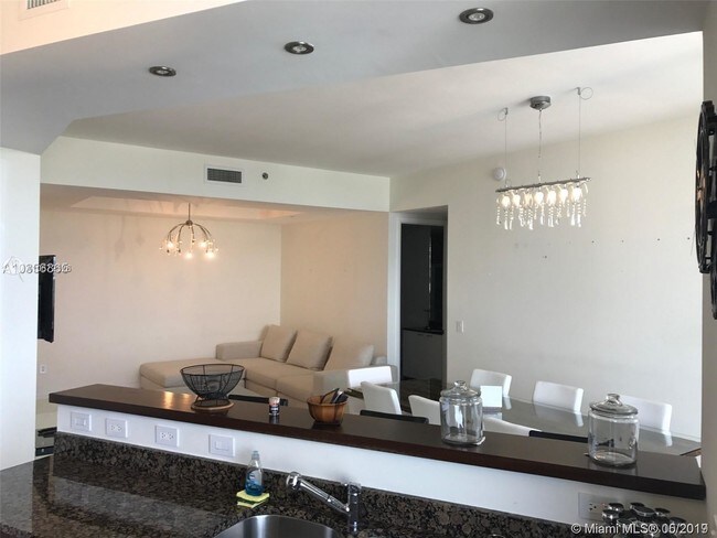 Foto del edificio - 16001 Collins Ave