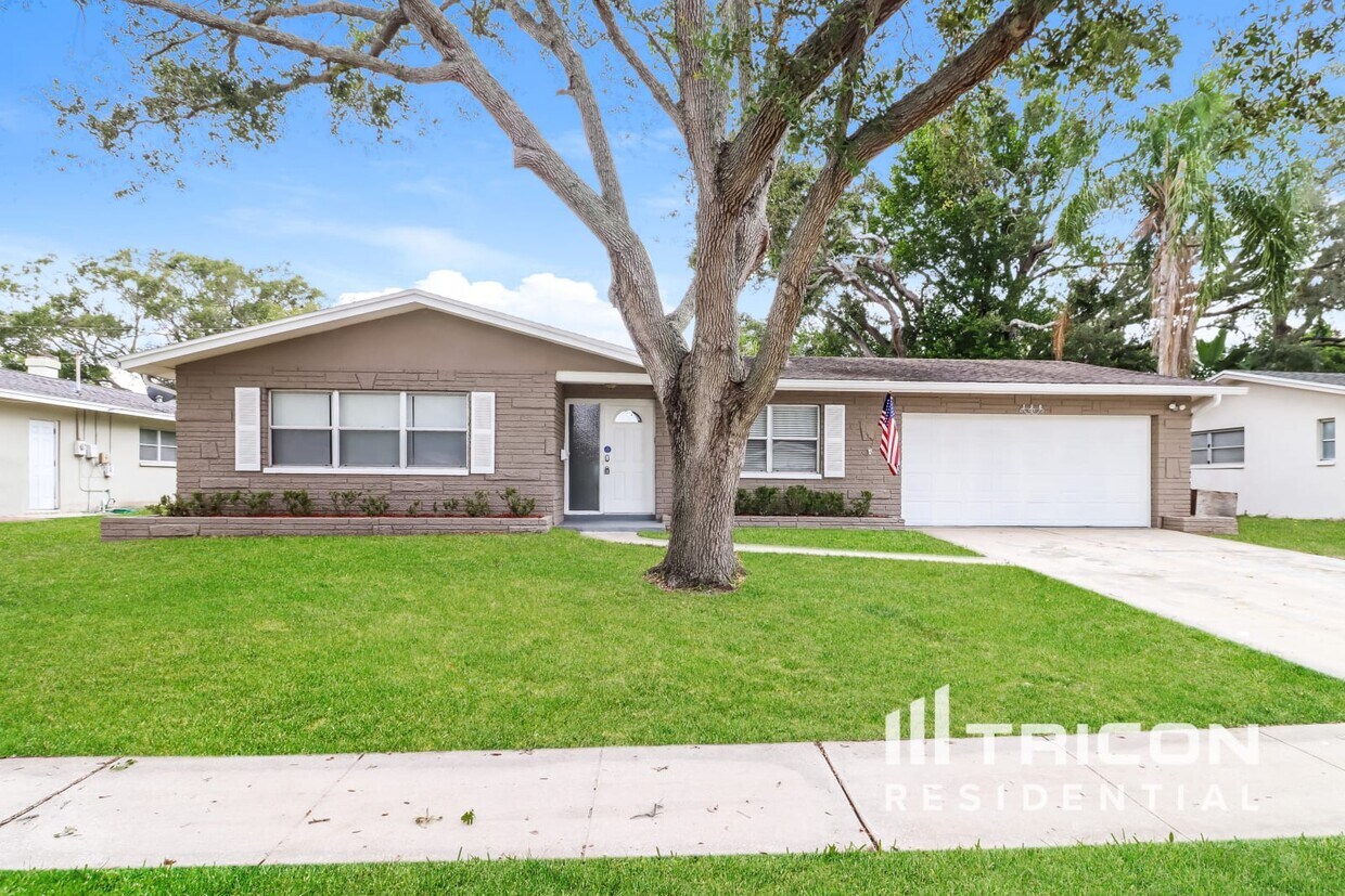 Foto principal - 730 College Hill Drive Clearwater FL