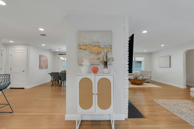 Photo - 117 Sagamore Rd House