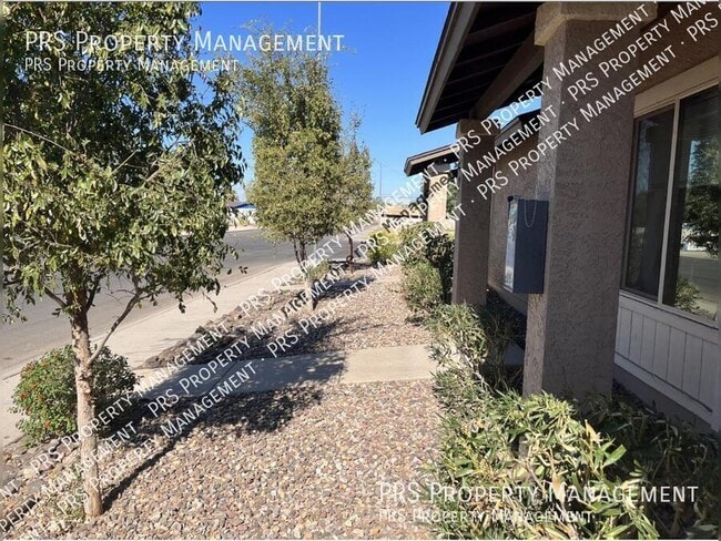 Photo - 157 W Inglewood St Apartment