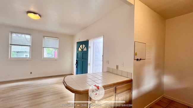 Building Photo - Cozy Studio located right off Piedmont Ave...