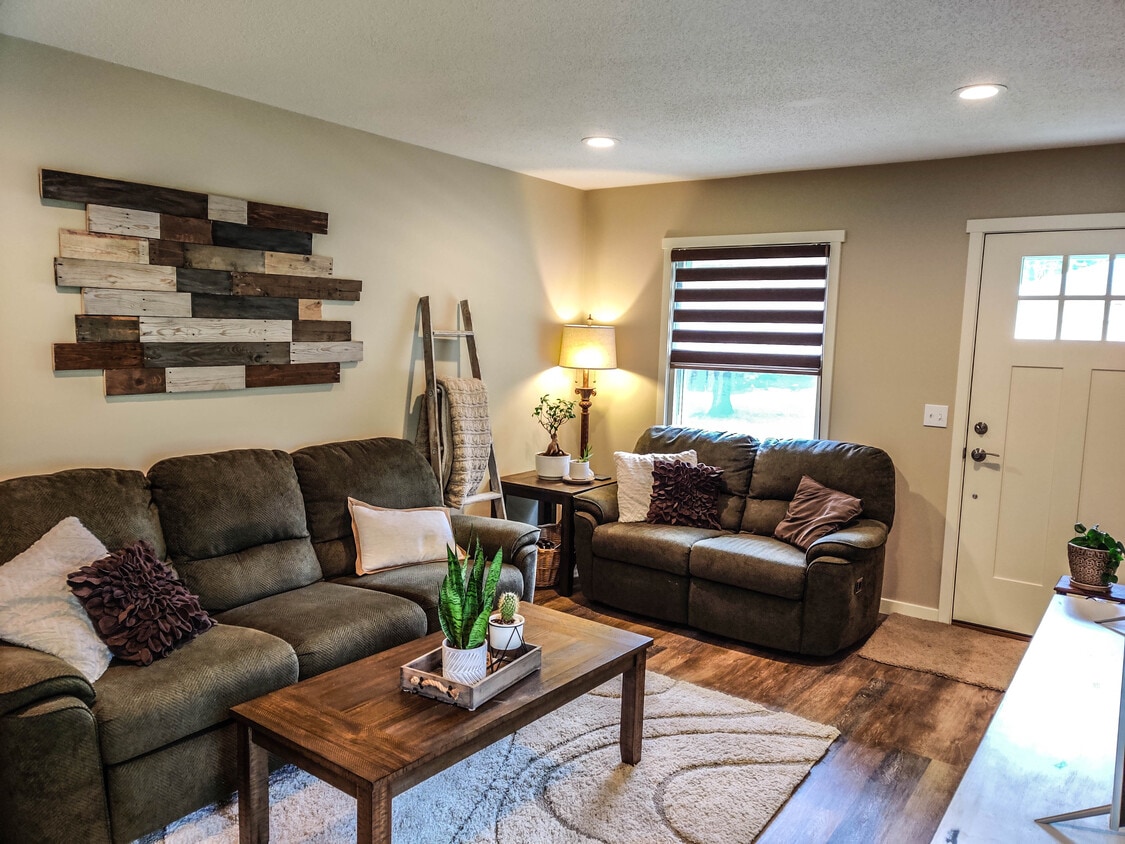 Photo - 11008 V Street (Omaha, NE)