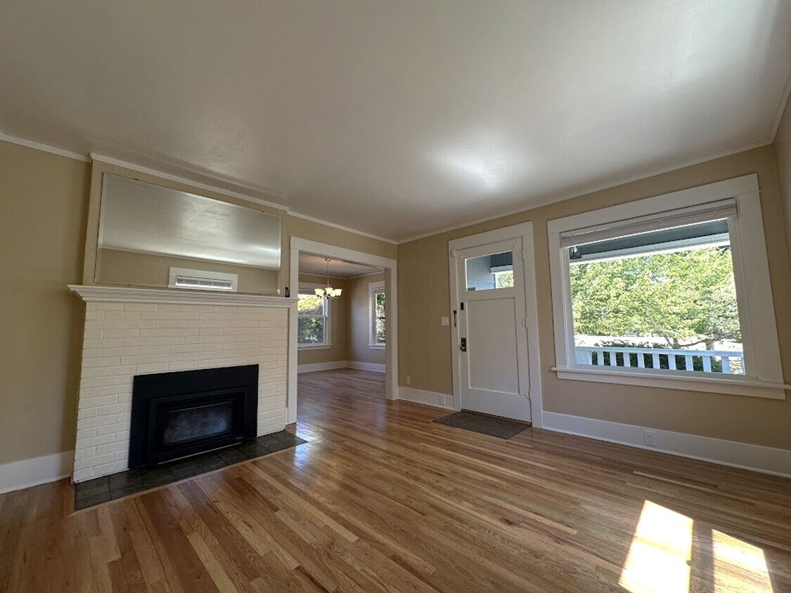 Primary Photo - Desirable Proctor Location: 3-Bedroom Home...