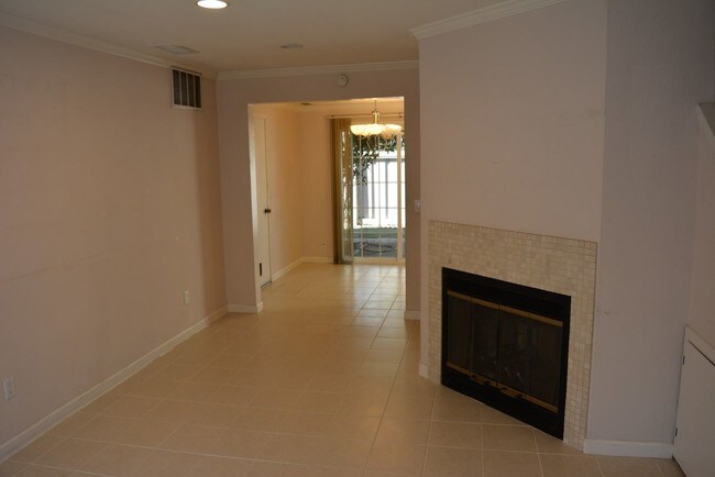 Building Photo - 2 br, 2.5 bath House - 4147 Blackford Circle