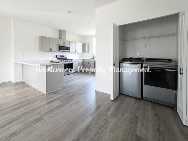 Building Photo - Well maintained 3 story townhome in CK sch...