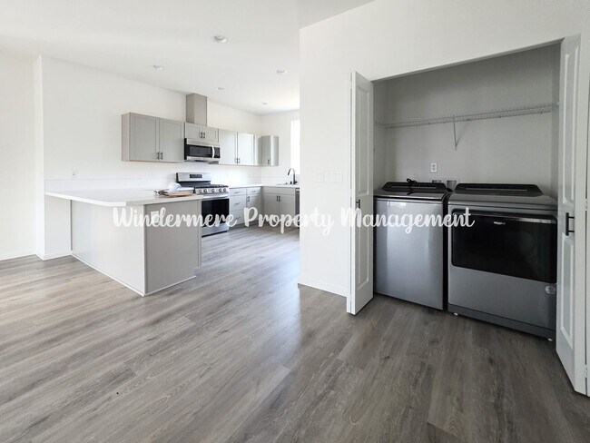 Foto del edificio - Well maintained 3 story townhome in CK sch...