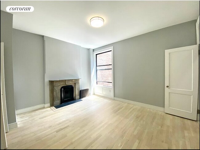 Building Photo - 208 W 83rd St