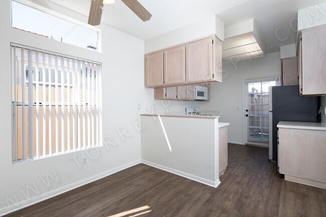 Foto del edificio - 1420 Hornblend St