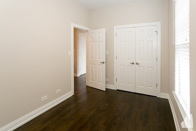 Foto del edificio - 2938 W Diversey Ave