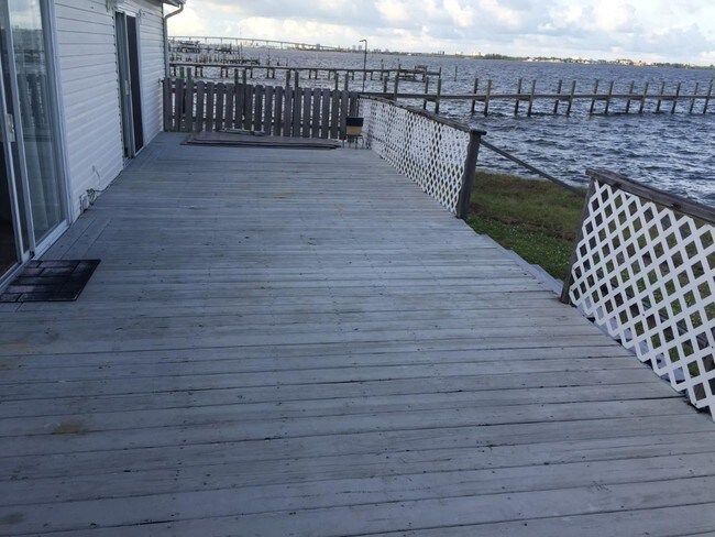 Foto del edificio - 2533 NE Indian River Drive