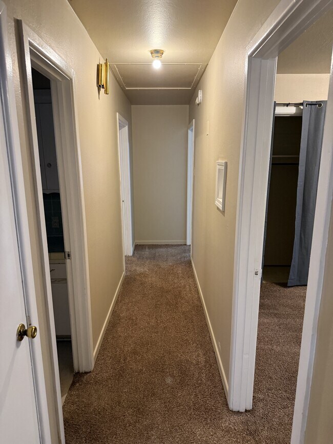 Foto del edificio - 910 W Lennon Dr