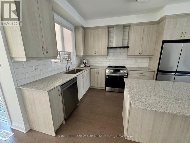 Building Photo - 7 Wisla Ave