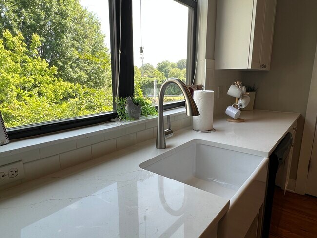 Foto del edificio - 927 E 8th St