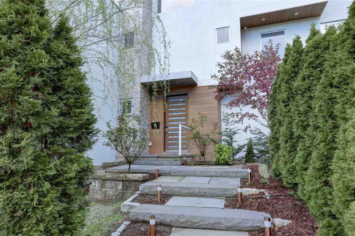 Primary Photo - 24 Casta Ln
