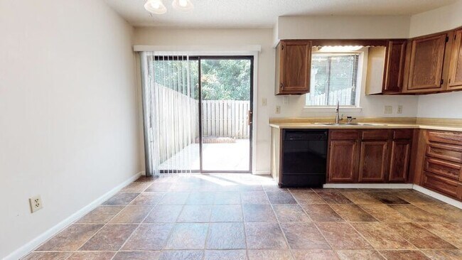 Foto del edificio - 5837 Shady Grove Cir