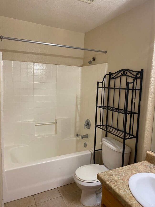 Building Photo - 3 bedroom home in Legends West!