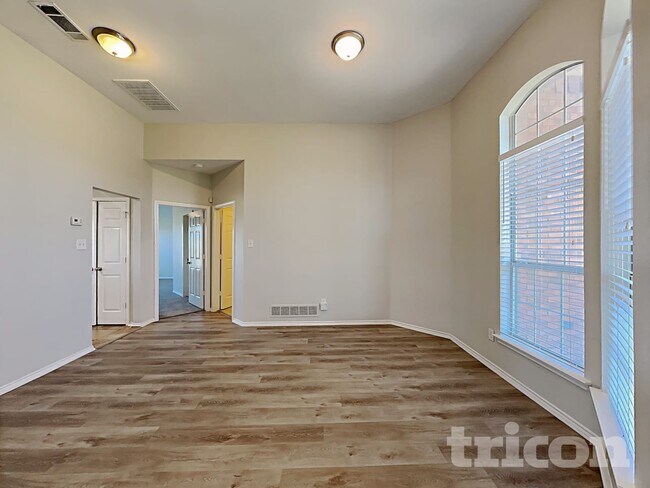 Foto del edificio - 1081 Treehouse Ln