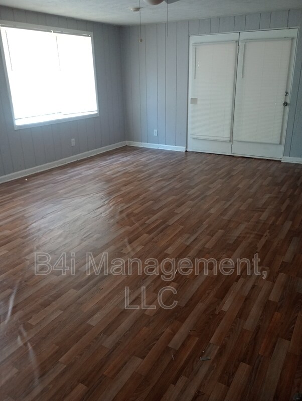 Foto del edificio - 6331 Garnet Dr