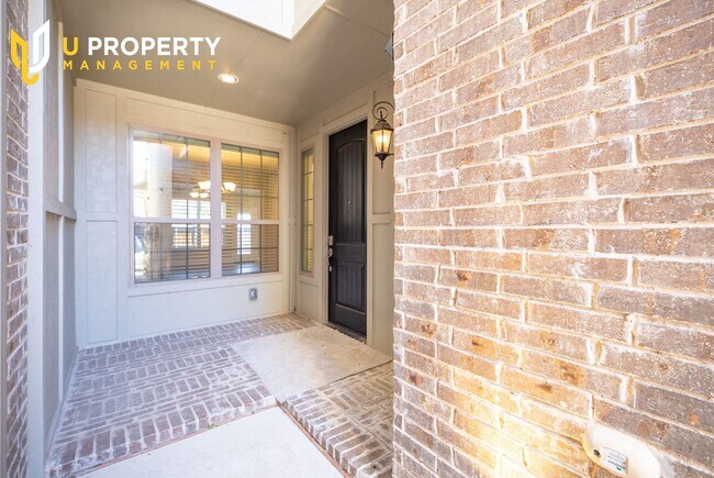 Foto del edificio - Luxury Townhome- wood flooring. Great location