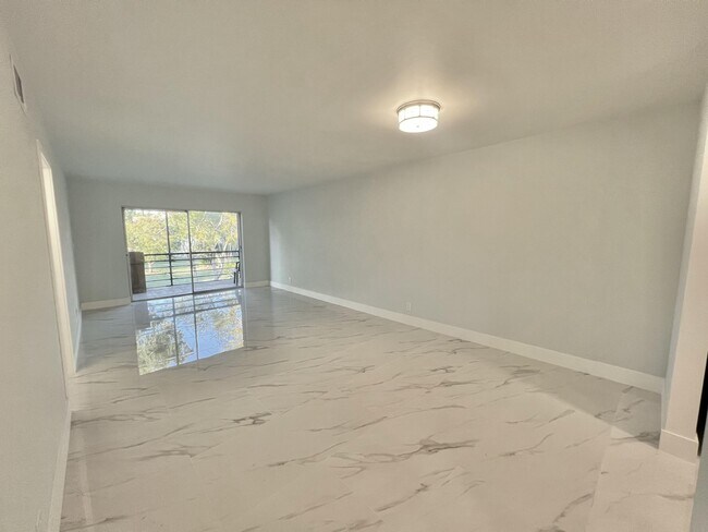 Building Photo - 601 S State Rd 7