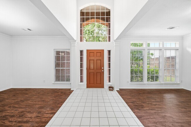 Foto del edificio - 4323 Ringrose Dr