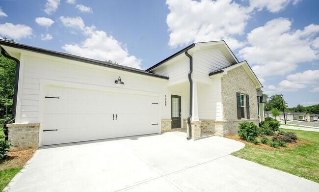 Primary Photo - 1298 Mabry St