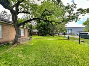 Building Photo - 5720 Parwill St