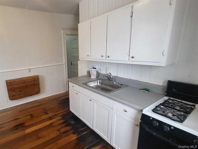 Foto del edificio - 108 Winnikee Ave