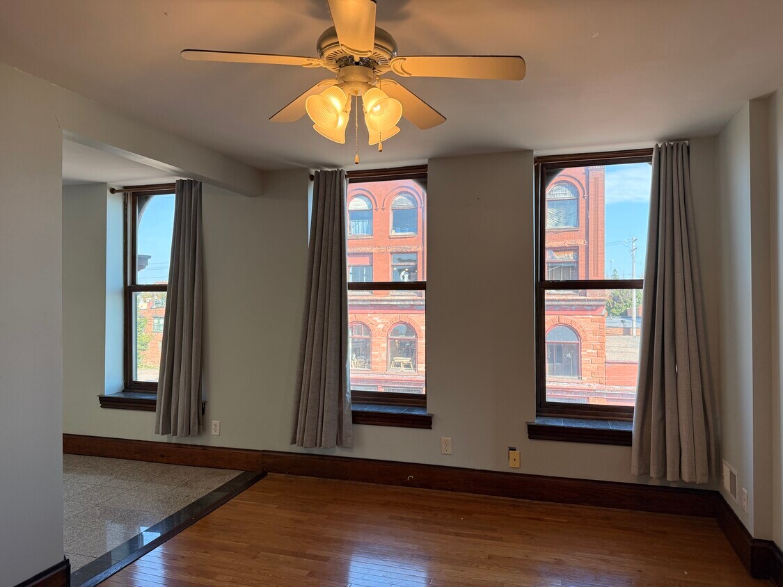 Foto principal - 215 6th St