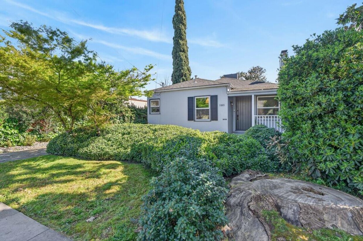 2 bedroom | 1 bathroom | Single family in East Sac - 2 bedroom | 1 bathroom | Single family in East Sac