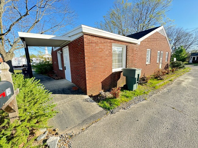 Foto del edificio - 1500 Sq ft Office Space Downtown Mooresville