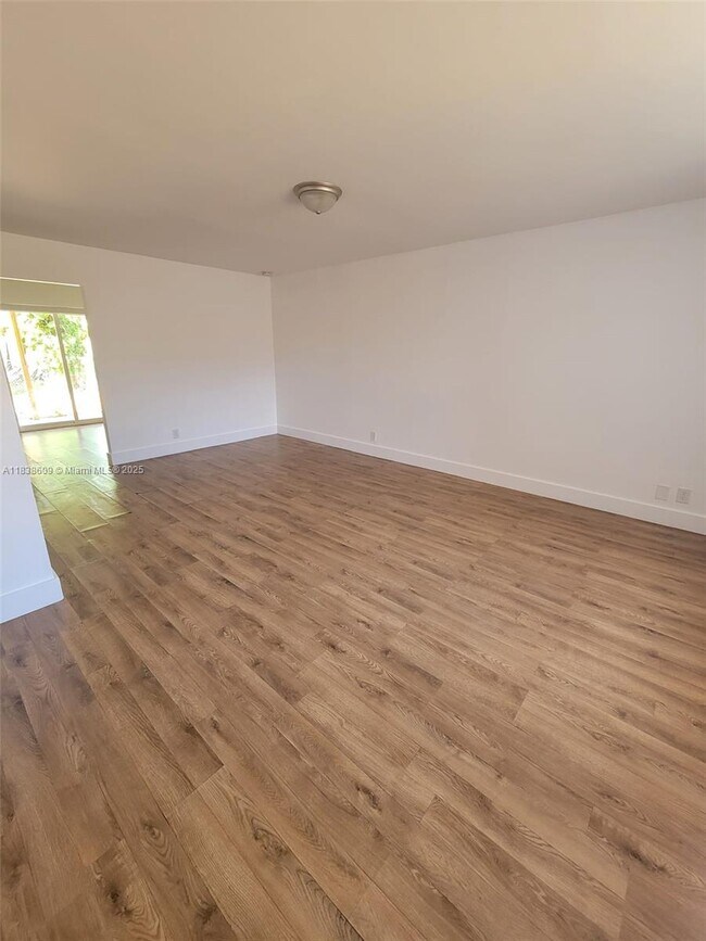 Foto del edificio - 5967 NW 27th Pl
